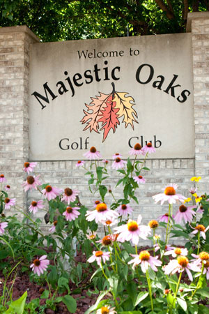 majestic oaks golf club sign